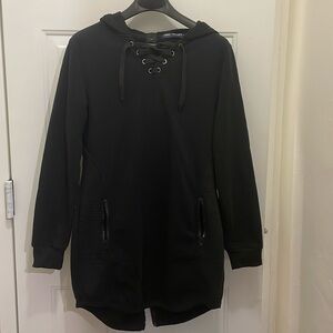 Excellent Condition, ROMA CONCEPT Women’s Size XL hoodie with full back zipper.